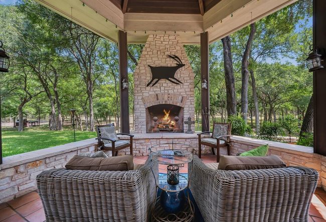 565 Lost Hunters Cyn, House other with 5 bedrooms, 5 bathrooms and 3 parking in China Spring TX | Image 55