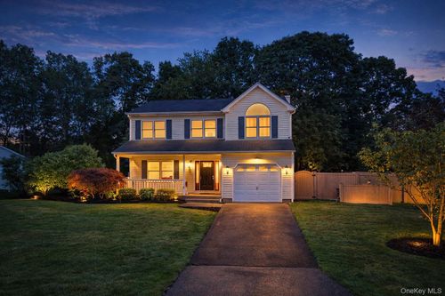 38 Memorial Blvd, East Moriches, NY, 11940-1436 | Card Image