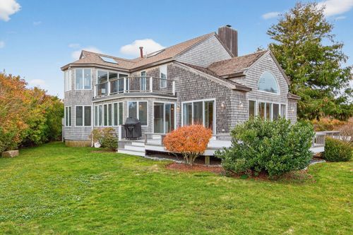 15 Hedge Ln, Falmouth, MA, 02540-2616 | Card Image