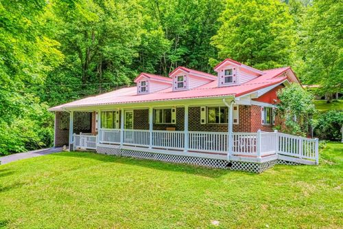 2477 Leemaster Dr, Vansant, VA, 24656-8442 | Card Image