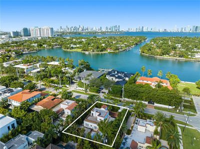 2211 N Bay Rd, House other with 3 bedrooms, 2 bathrooms and null parking in Miami Beach FL | Image 2