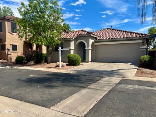 1095 E Parkview Ct, Gilbert, AZ, 85295-7124 | Card Image