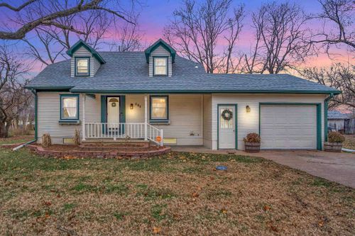 204 W Randall St, Hesston, KS, 67062-9052 | Card Image