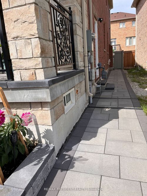 75 Thornbush Blvd, Brampton, ON, L7A4J9 | Card Image