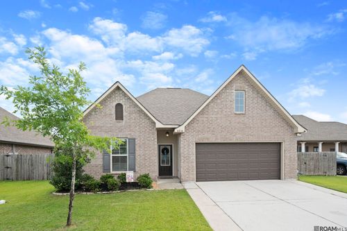 6210 Soaring Dr, Gonzales, LA, 70737-8641 | Card Image