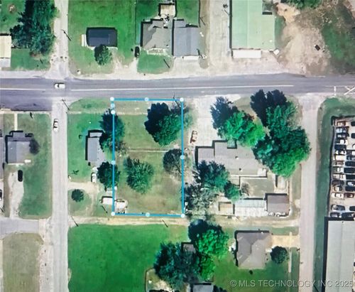 210 E Chestnut St, Coweta, OK, 74429-2518 | Card Image