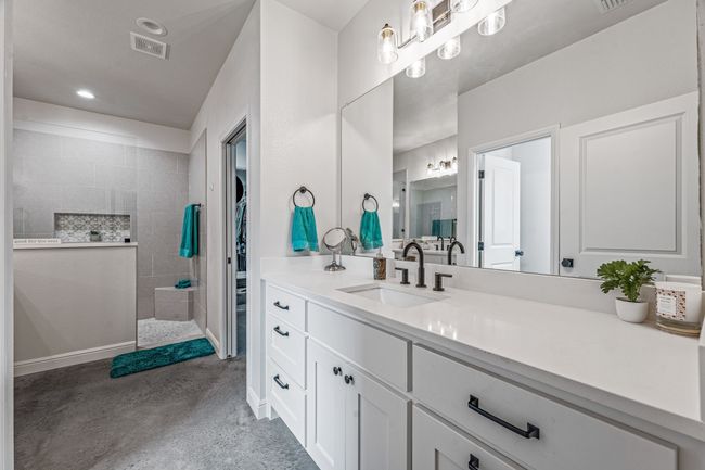 Ensuite bath | Image 26