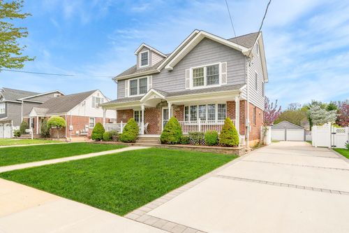 3556 Taft St, Wantagh, NY, 11793-3616 | Card Image