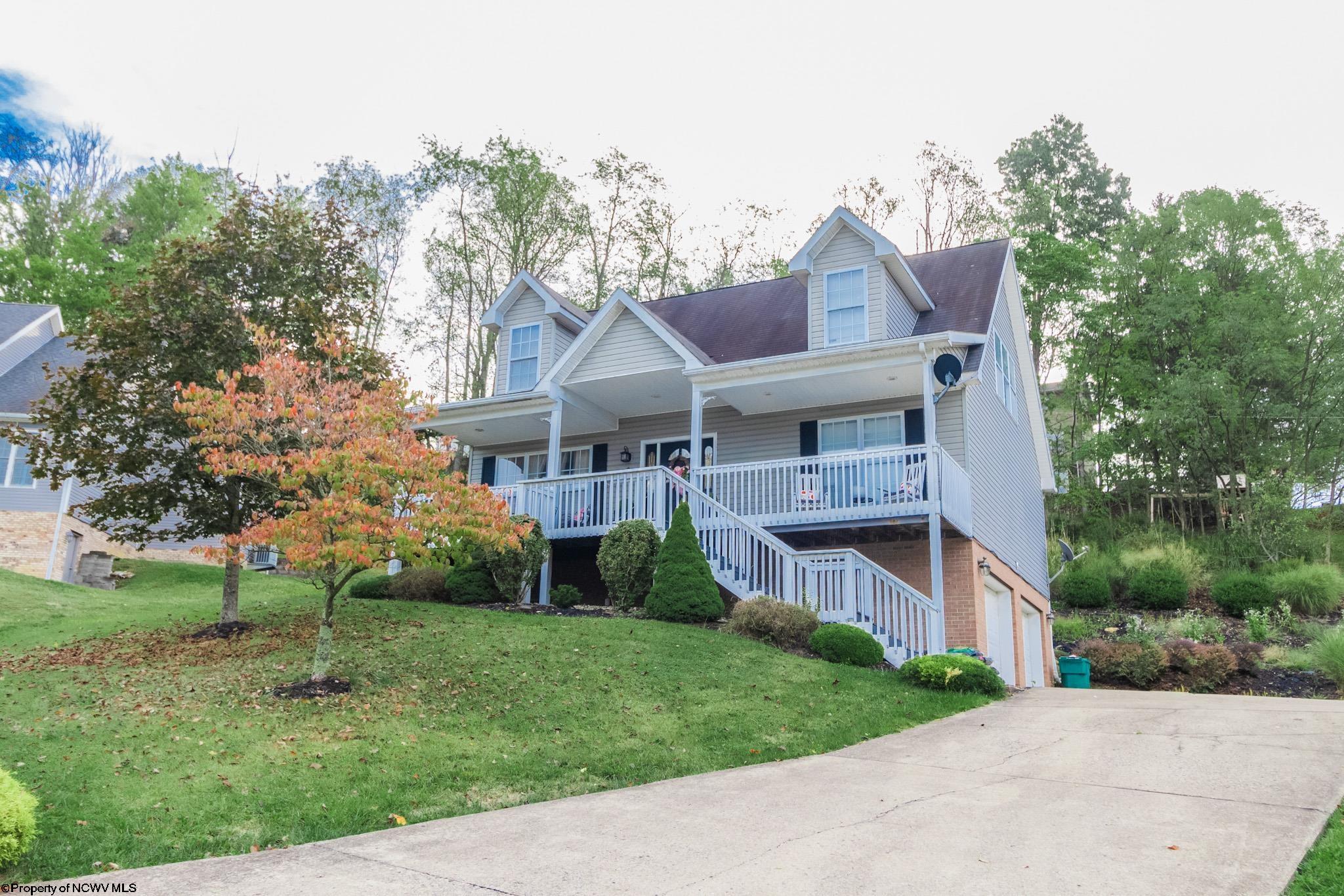 Oakwood Cir, Bridgeport, WV 26330