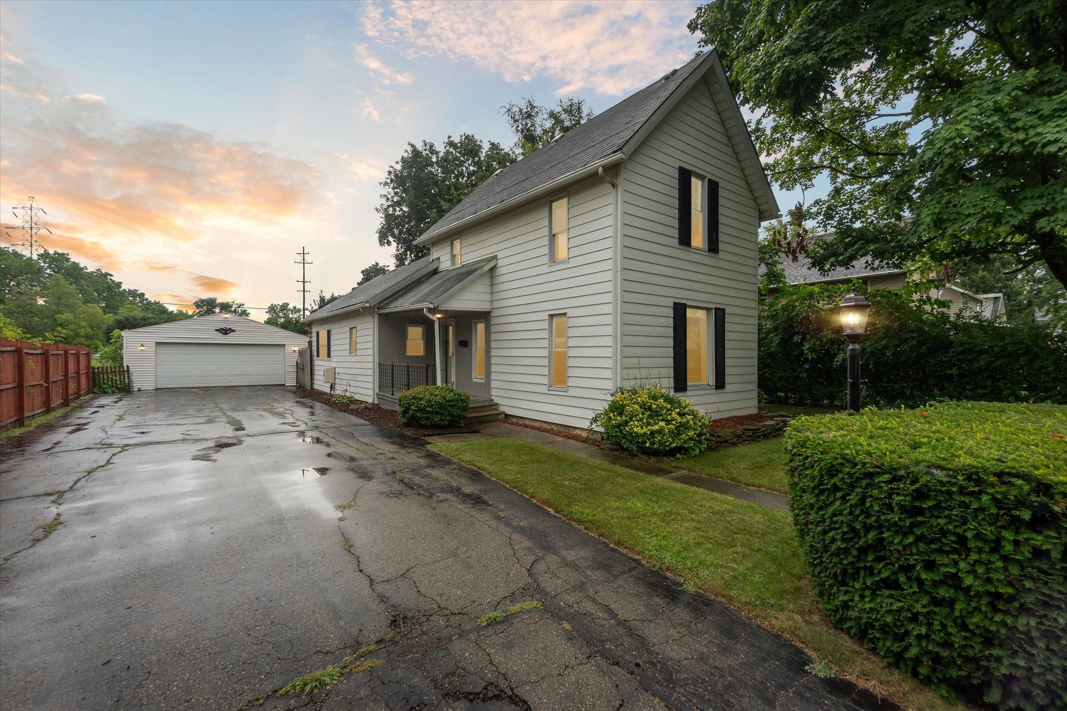 Woodlawn Ave, Owosso, MI 48867