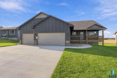 817 Sarah C Cir Circle, Garretson, SD, 57030 | Card Image