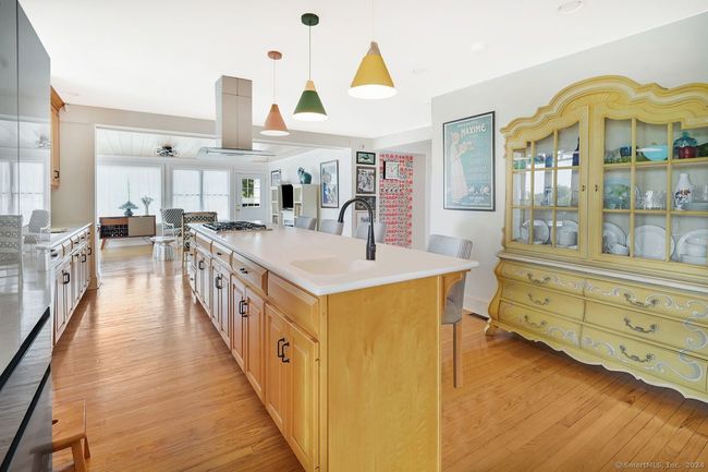 Kitchen with 12' island | Image 8