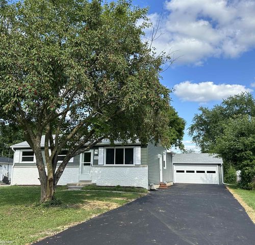 916 Moore St, Davison, MI, 48423-1106 | Card Image