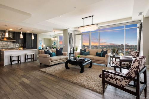 2122l-2001 Lincoln St, Denver, CO, 80202-3871 | Card Image