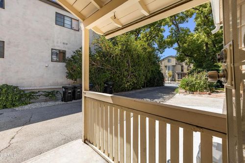 412 Pioneer Dr, Glendale, CA, 91203-1713 | Card Image