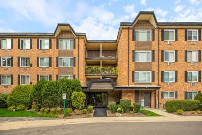 301 - 1116 S New Wilke Road, Condo with 2 bedrooms, 2 bathrooms and 2 parking in Arlington Heights IL | Image 1