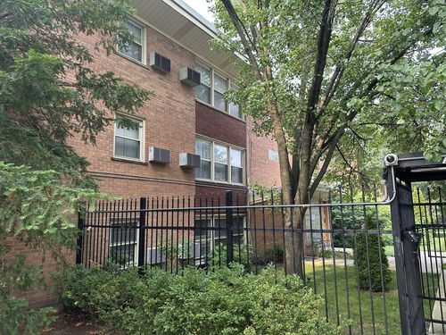 3w-7526 N Ridge Blvd, Chicago, IL, 60645-1949 | Card Image