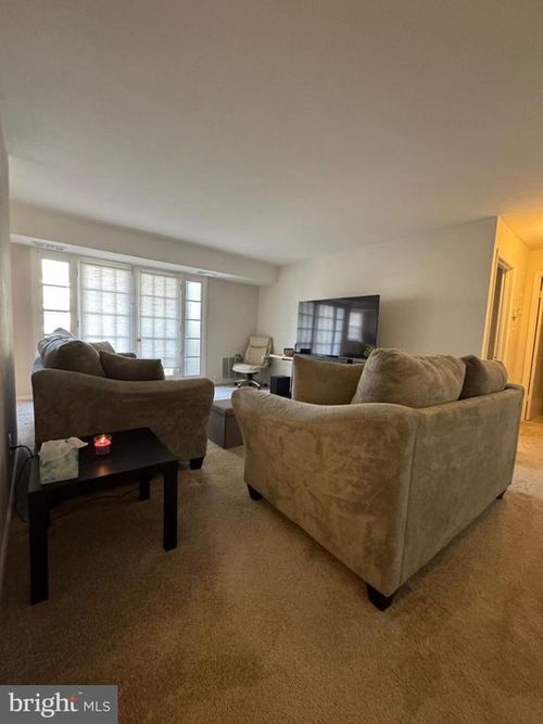 101-7093 Spring Garden Dr, SPRINGFIELD, VA, 22150-2908 | Card Image