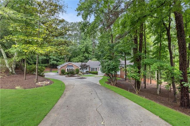 630 Buttercup Trce, House other with 7 bedrooms, 5 bathrooms and null parking in Alpharetta GA | Image 11