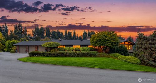 9355 Ne 30th St, Clyde Hill, WA, 98004-1754 | Card Image