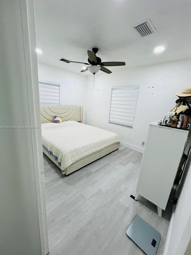 872 Nw 16 Th Ter, House other with 2 bedrooms, 1 bathrooms and null parking in Fort Lauderdale FL | Image 15