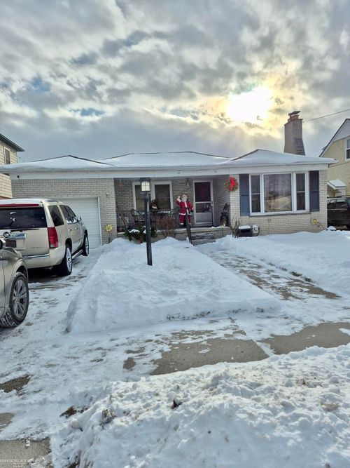 23238 Clairwood St, Saint Clair Shores, MI, 48080-3414 | Card Image