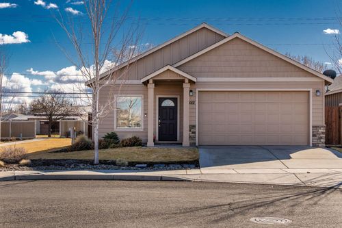 3002 Nw Alder Pl, Redmond, OR, 97756-6913 | Card Image