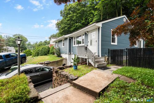 33 Allen Ave, Meriden, CT, 06451-3602 | Card Image