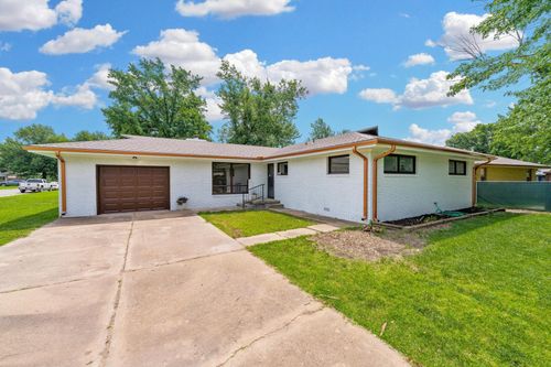 409 N Woodlawn St, Wellington, KS, 67152-2824 | Card Image