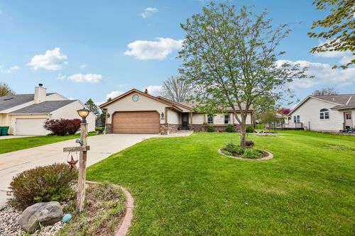 W163N10528 Ridgeview Ln, Germantown, WI, 53022-4155 | Card Image