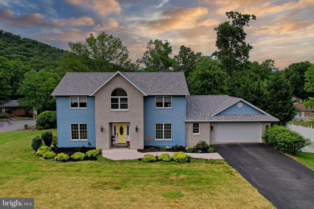 Residential in CRESAPTOWN 4