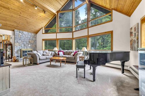 20 Deer Ridge Rd, Garrison, NY, 10524-3843 | Card Image