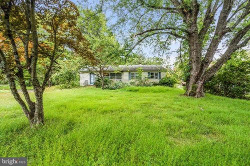 16 New Rd, Hopewell, NJ, 08525-2822 | Card Image