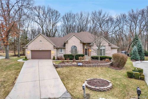 3952 Saint James Ct, Shelby Twp, MI, 48316-4842 | Card Image
