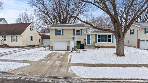 215 N Hill St, Marshall, MN, 56258-1438 | Card Image