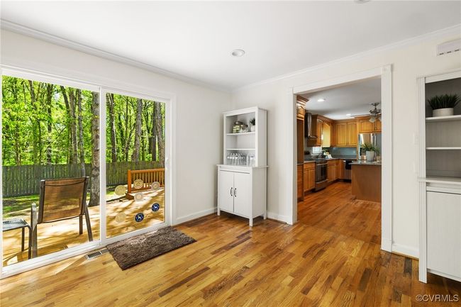 Laundry/pass through room looking towards kitchen | Image 25