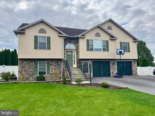 203 Grayson Cir, Shippensburg, PA, 17257-8796 | Card Image