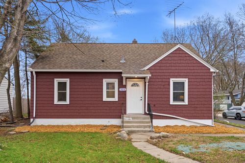 300 Grove Ave N, Silver Lake, MN, 55381-6157 | Card Image