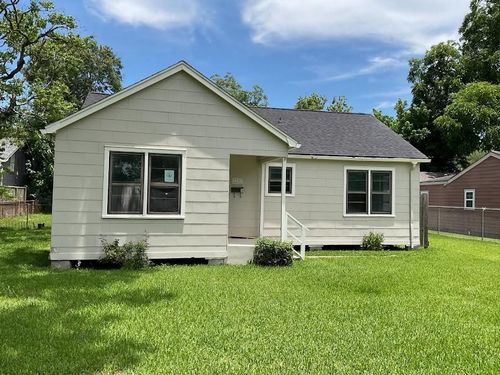2302 Oaklawn Dr, La Marque, TX, 77568-5357 | Card Image