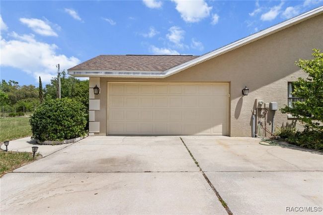 main house garage entry | Image 44