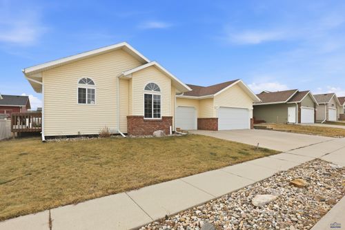 645 Earleen St, Rapid City, SD, 57701-3208 | Card Image