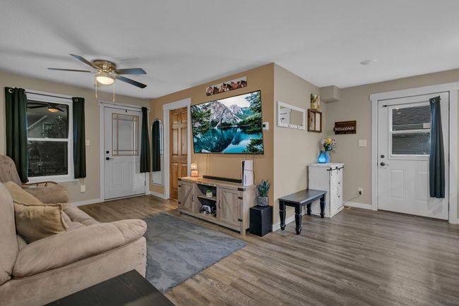 Living Room & Foyer | Image 11