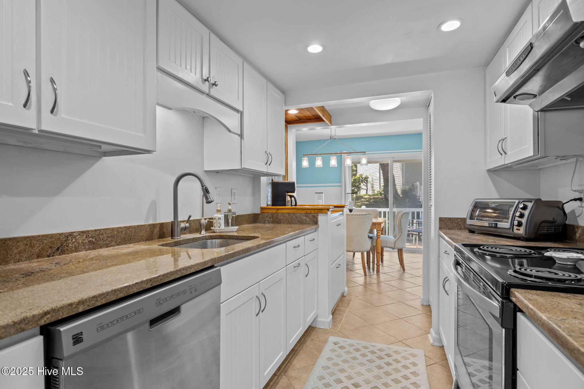 Residential in Pine Knoll Shores 3