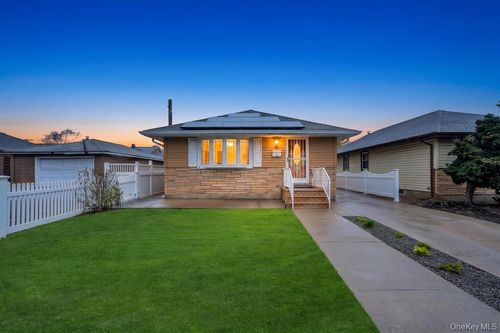 14 Cleaves Ave, Hempstead, NY, 11550-7508 | Card Image