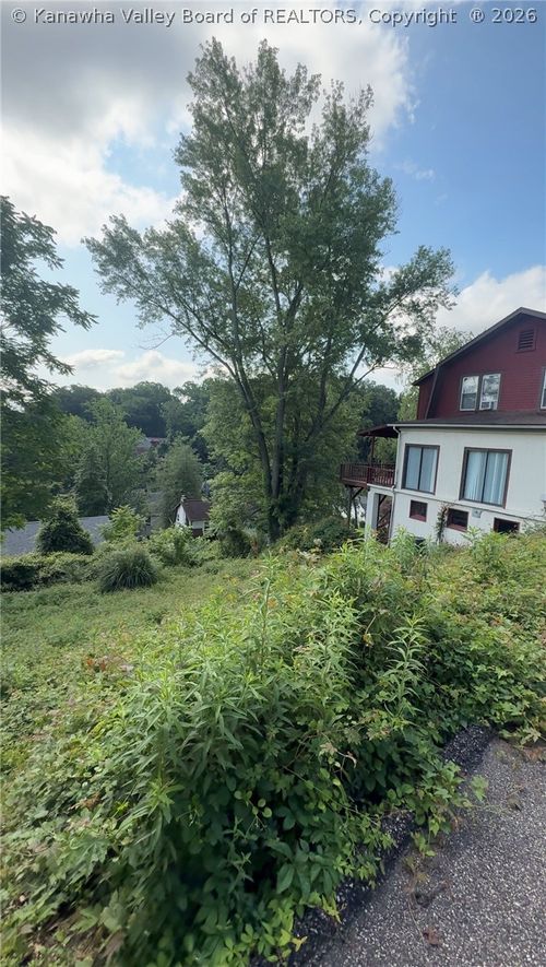 944 Ridgemont Rd, Charleston, WV, 25314-1136 | Card Image