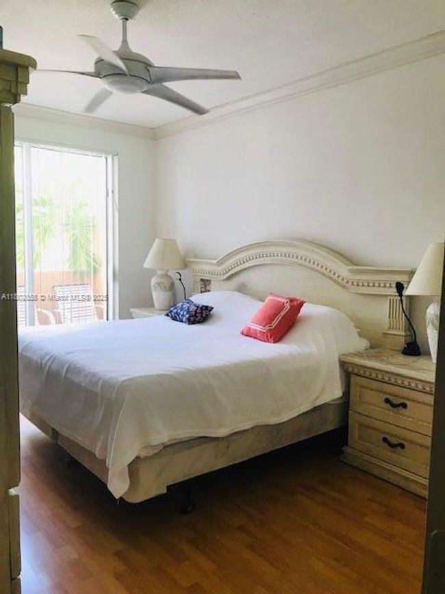 APT-12 - 9172 Collins Ave, Condo with 3 bedrooms, 2 bathrooms and null parking in Surfside FL | Image 6