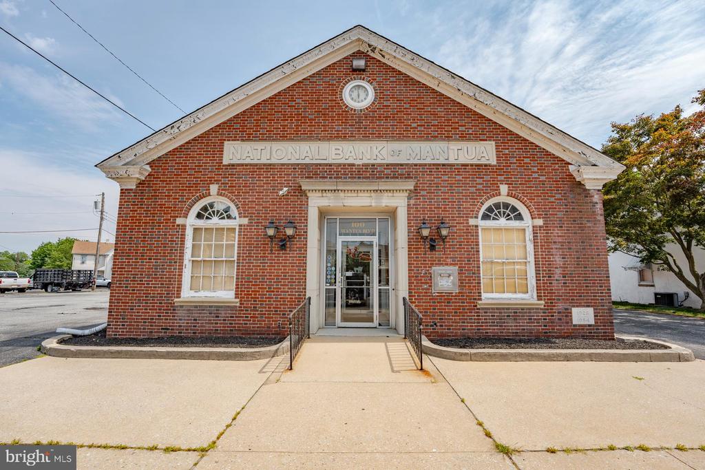 Commercial Sale in MANTUA