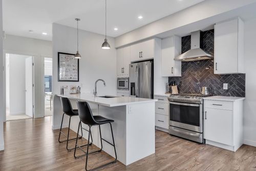 516 Greenbriar Common Nw, Calgary, AB, T3B6J3 | Card Image