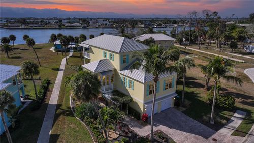 6751 Portside Ln, ENGLEWOOD, FL, 34223-4885 | Card Image