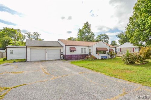 1900 N 17th St, Swansea, IL, 62226-6125 | Card Image